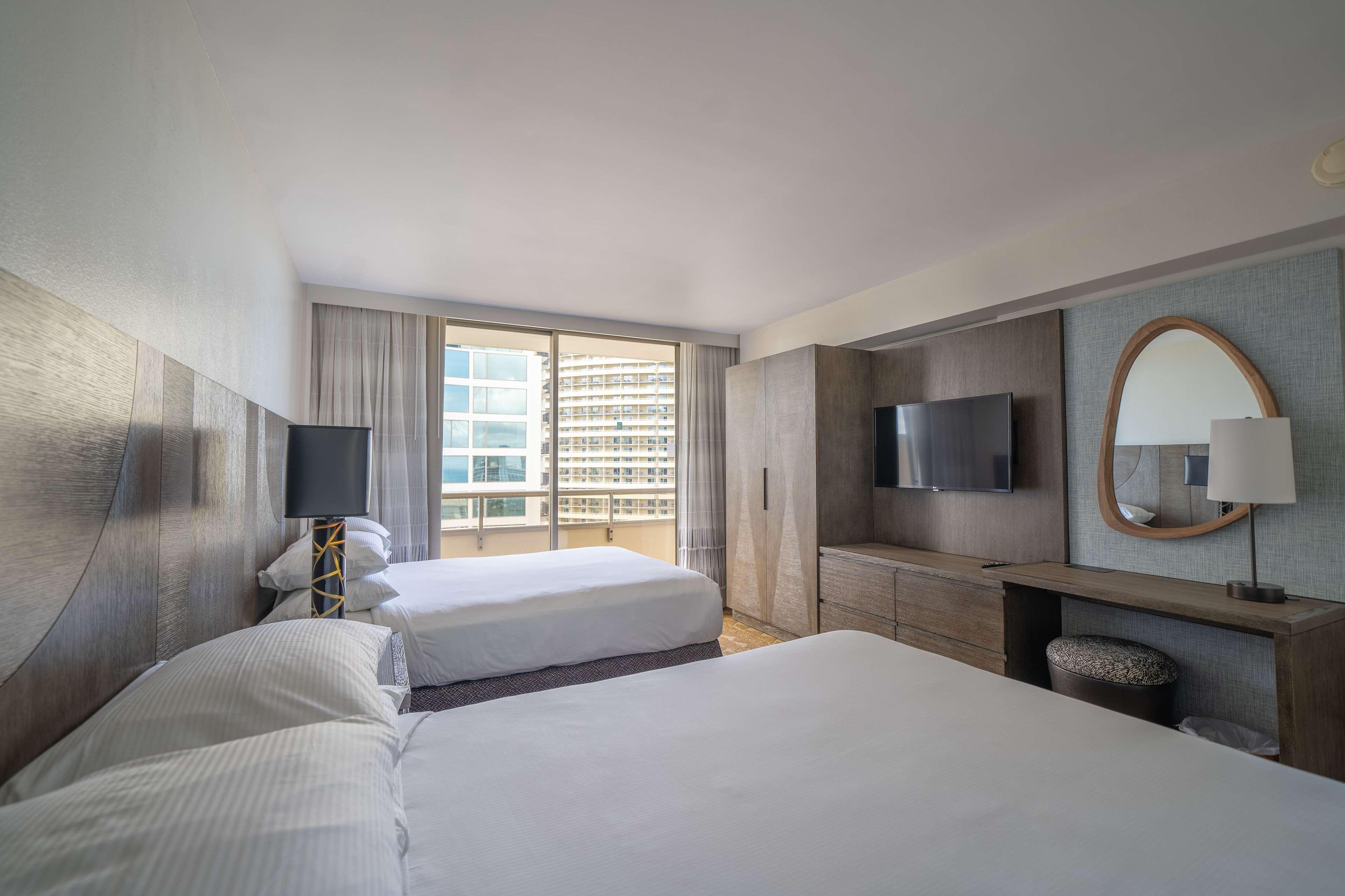 Embassy Suites By Hilton Waikiki Beach Walk Хонолулу Екстериор снимка