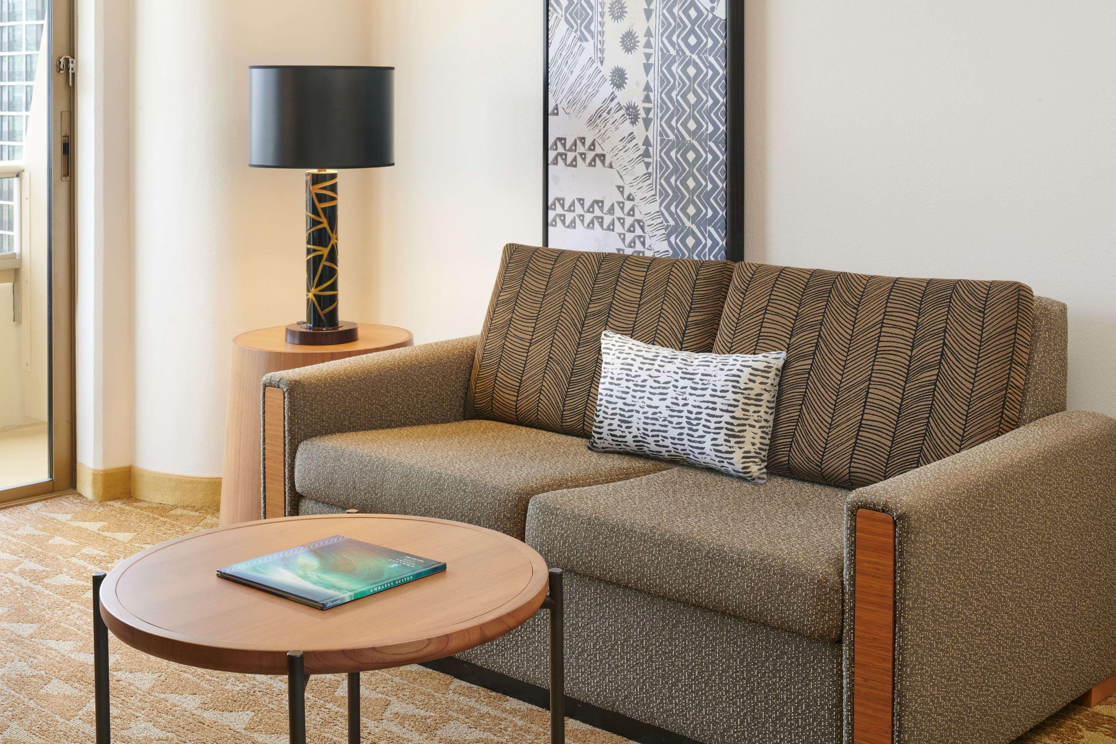 Embassy Suites By Hilton Waikiki Beach Walk Хонолулу Екстериор снимка