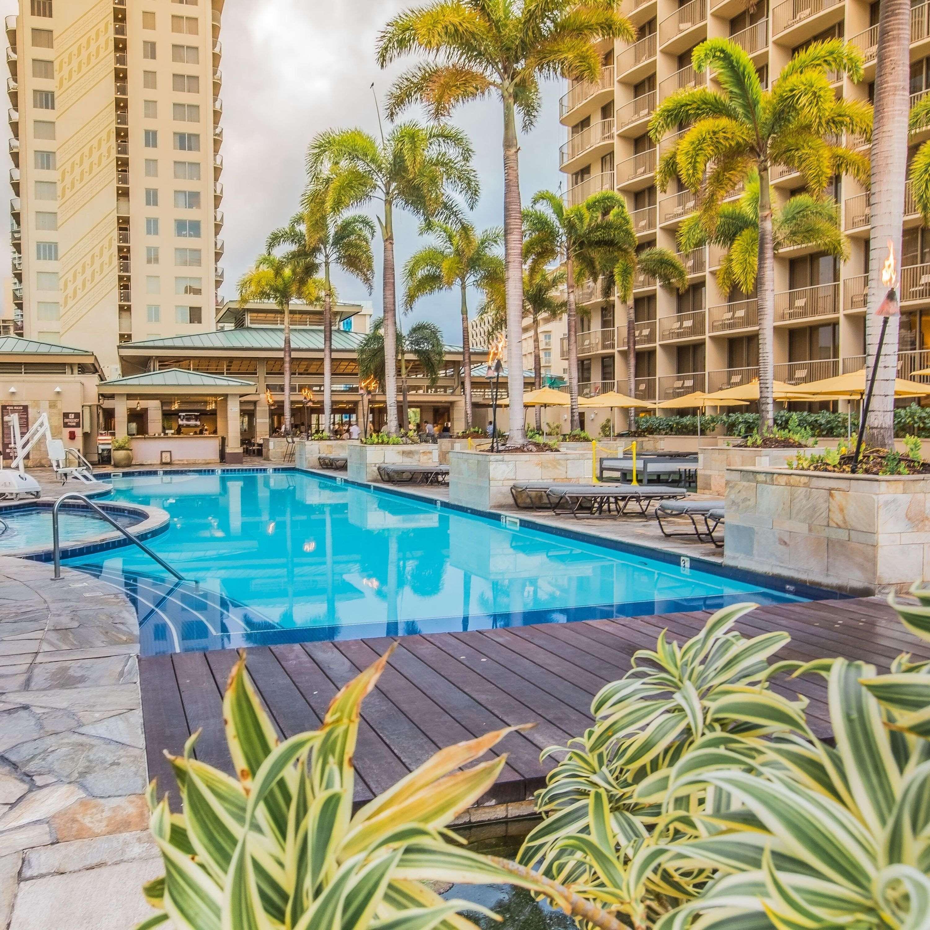 Embassy Suites By Hilton Waikiki Beach Walk Хонолулу Екстериор снимка