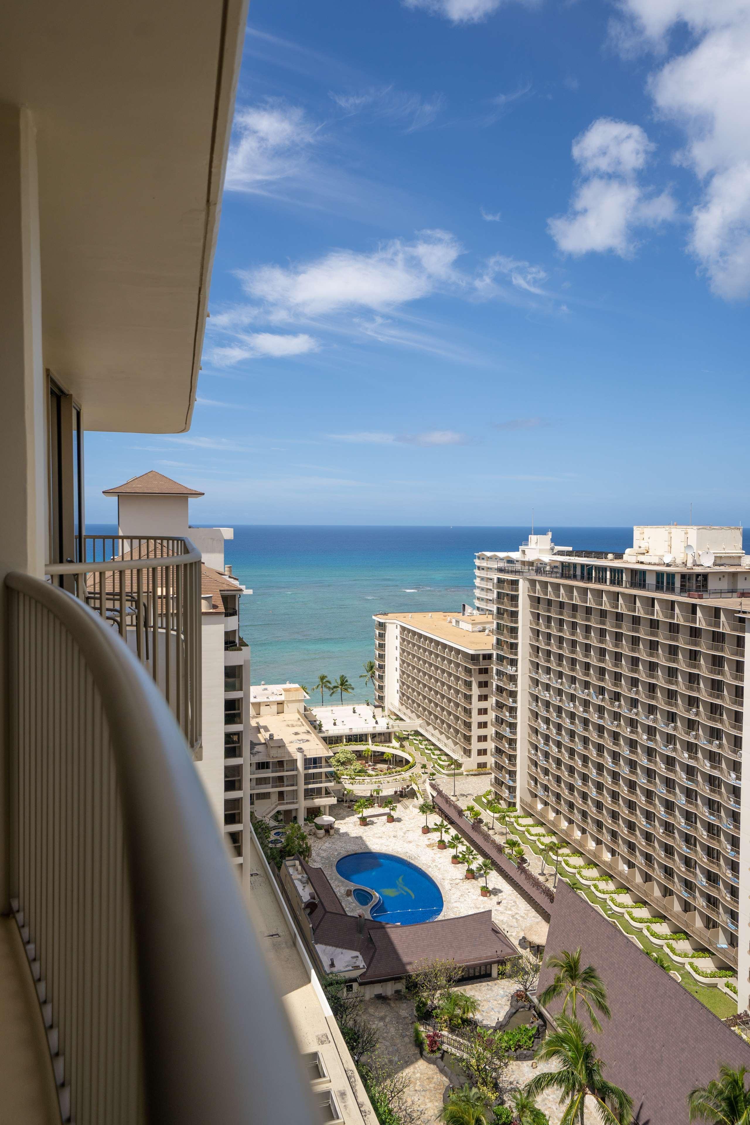 Embassy Suites By Hilton Waikiki Beach Walk Хонолулу Екстериор снимка