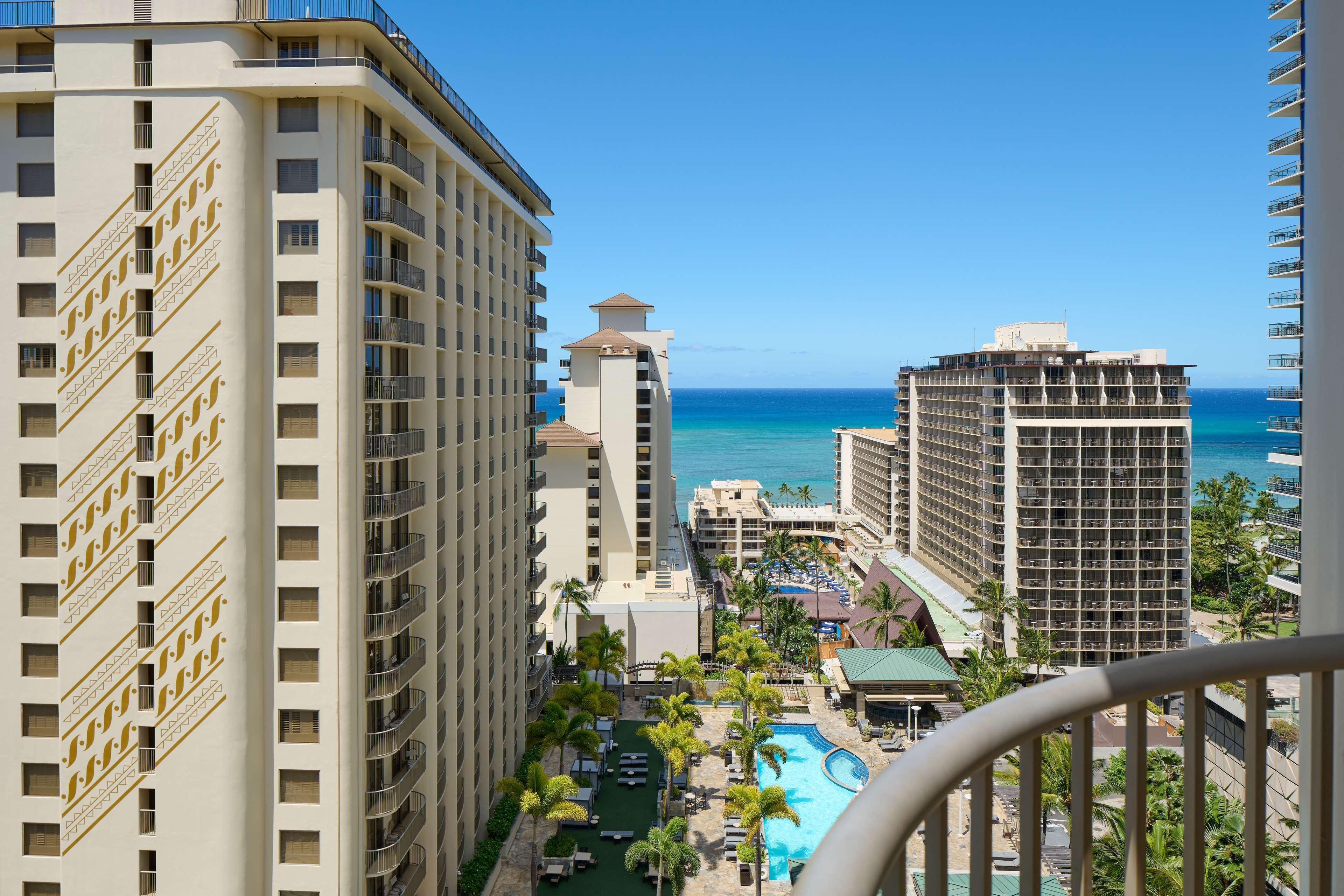 Embassy Suites By Hilton Waikiki Beach Walk Хонолулу Екстериор снимка
