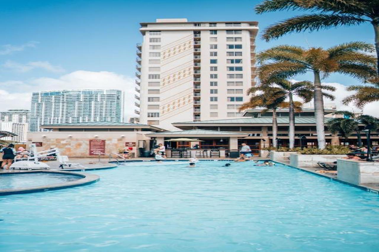 Embassy Suites By Hilton Waikiki Beach Walk Хонолулу Екстериор снимка