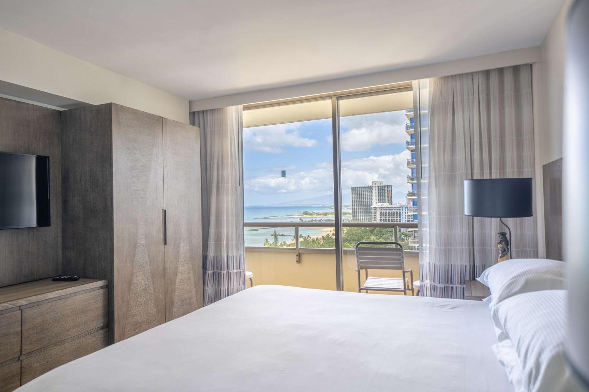 Embassy Suites By Hilton Waikiki Beach Walk Хонолулу Екстериор снимка