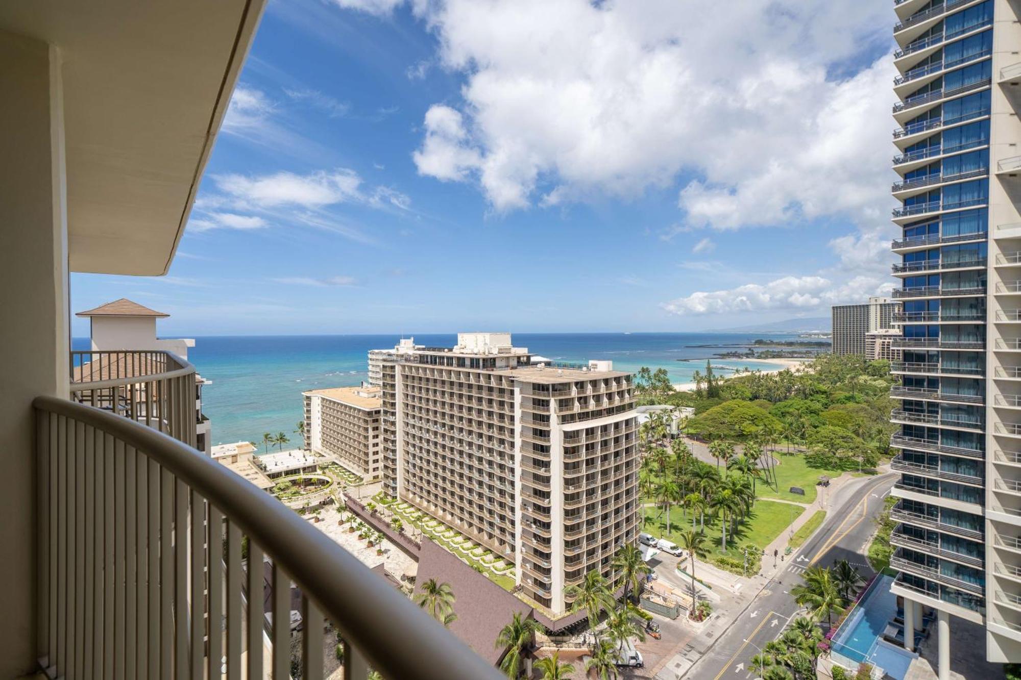 Embassy Suites By Hilton Waikiki Beach Walk Хонолулу Екстериор снимка
