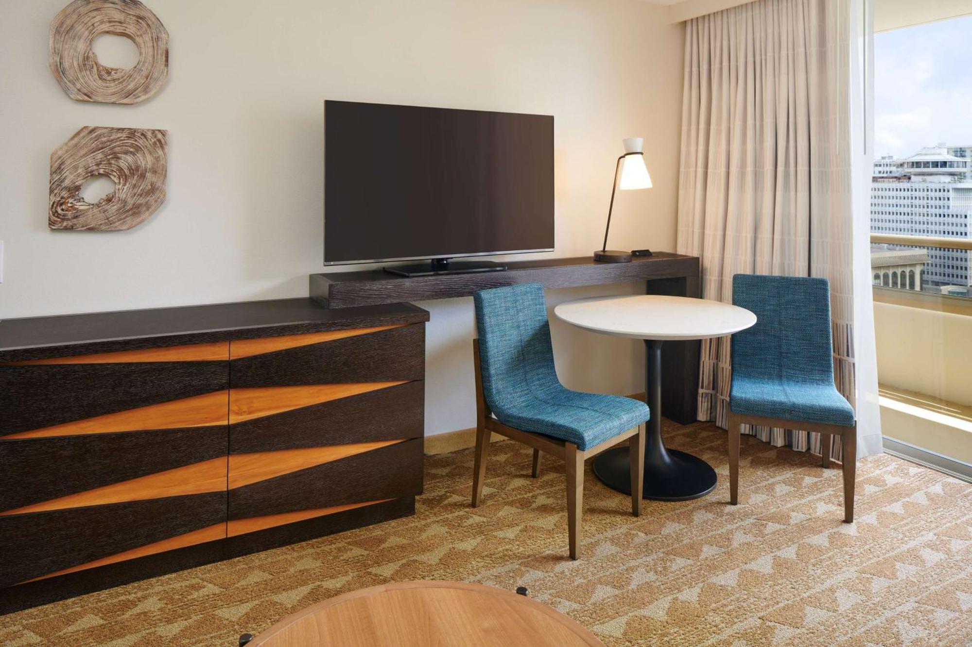 Embassy Suites By Hilton Waikiki Beach Walk Хонолулу Екстериор снимка