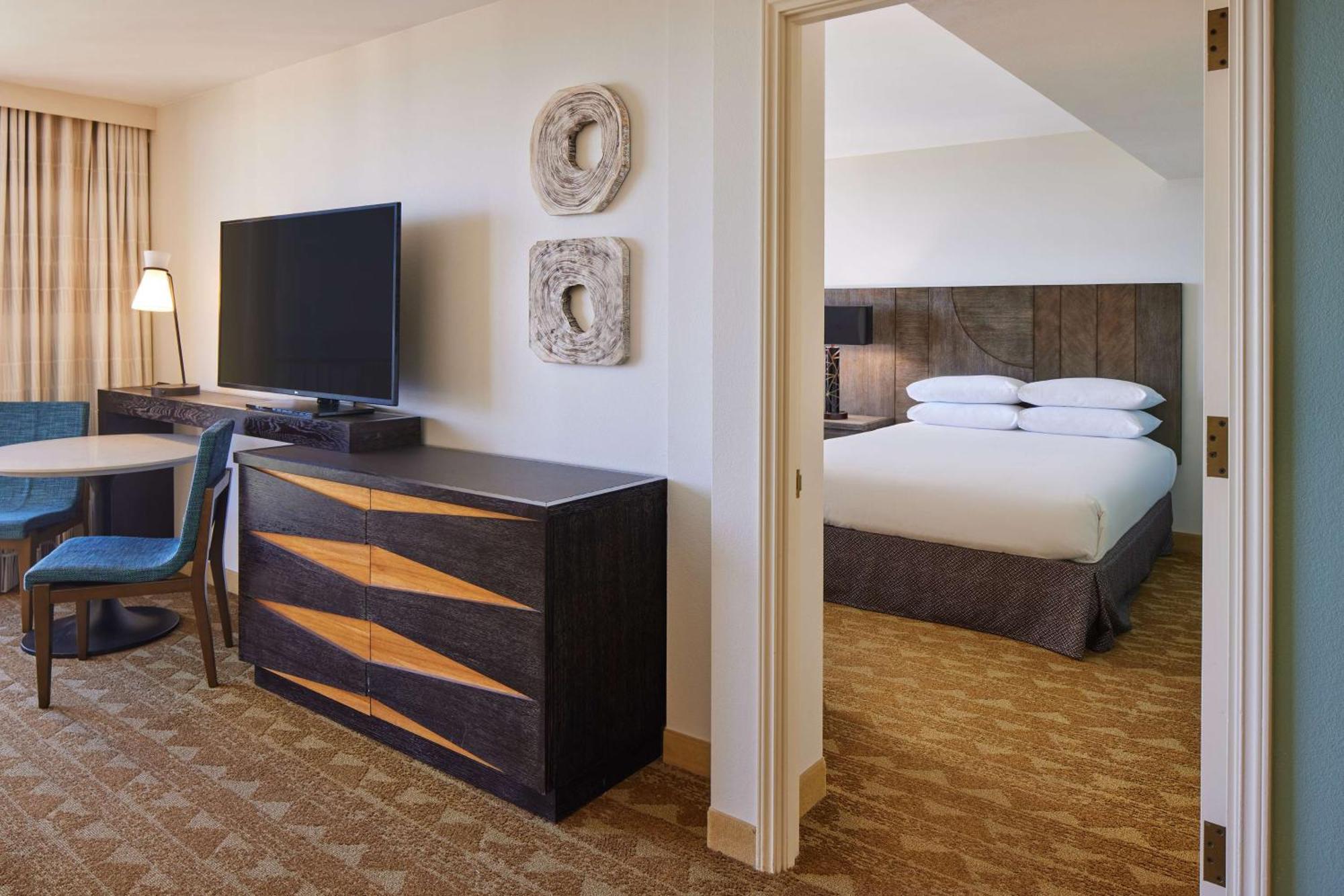 Embassy Suites By Hilton Waikiki Beach Walk Хонолулу Екстериор снимка